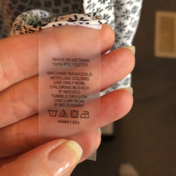 Vince Camuto sleeveless top - Picture 6 of 6